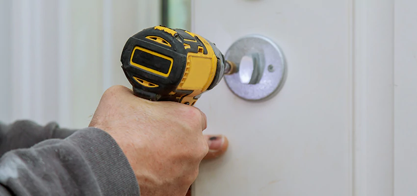 Street Locksmith For Smart Lock Repair in Cerritos, CA